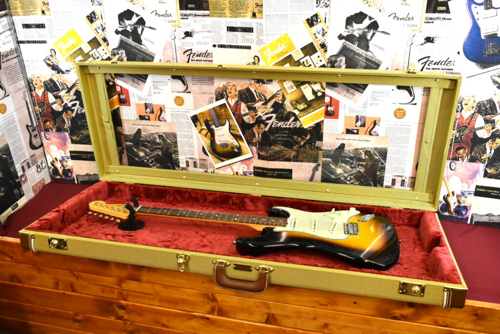 Fenderディスプレイ・ケース プレゼント | クロサワ楽器店公式ブログ