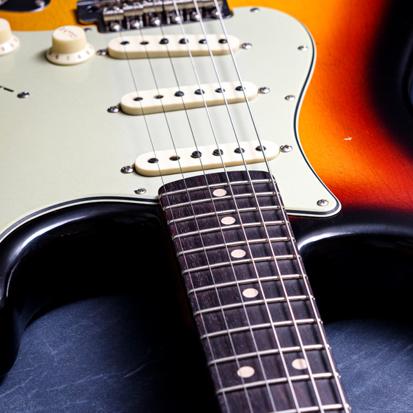 Fender Custom Shop Limited Edition 1963 Stratocaster® Journeyman Relic® 3-Color Sunburst