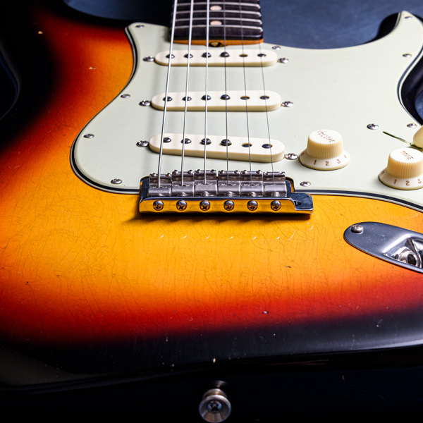 Fender Custom Shop Limited Edition 1963 Stratocaster® Journeyman Relic® 3-Color Sunburst