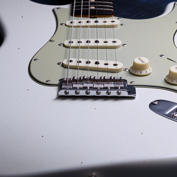 Fender Custom Shop Limited Edition 1963 Stratocaster® Journeyman Relic® Aged Olympic White