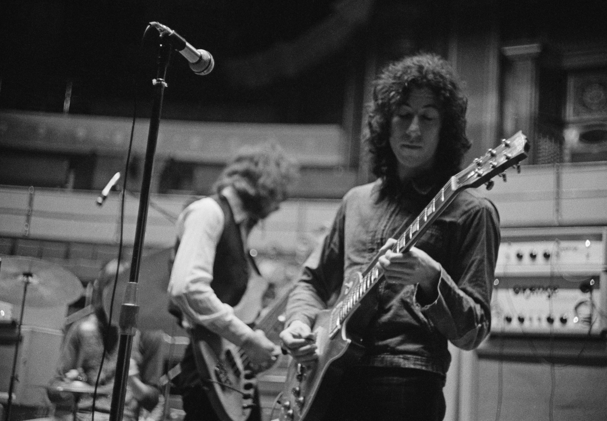 D_KirkHammettGreeny_Carousel_2