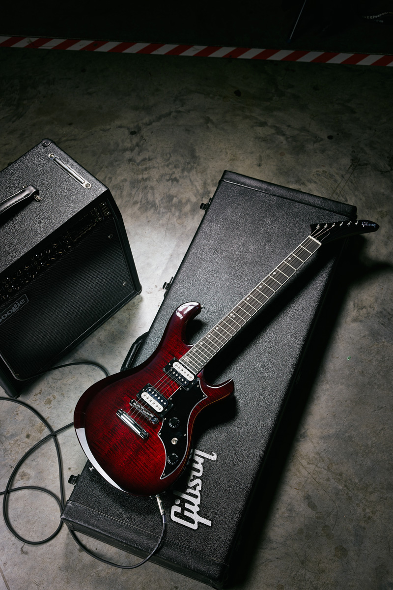 gibson_victory_figured_top