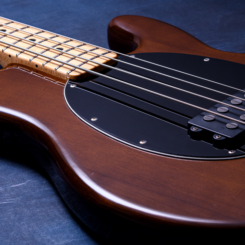 Music Man Stingray - Walnut -