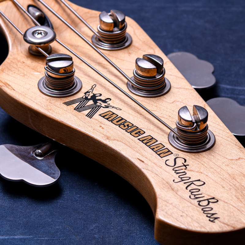 Music Man Stingray - Walnut -